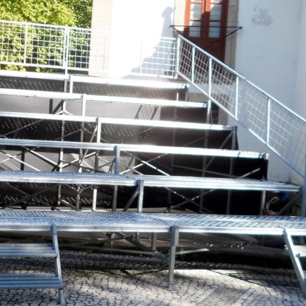 Tribuna descoberta